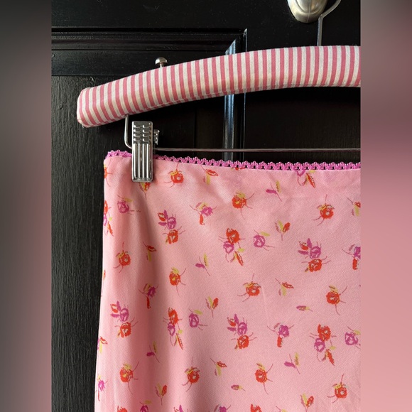 Kimchi Blue Pink Floral Asymmetrical Tiered Ruffle Skirt Size M - Picture 5 of 12